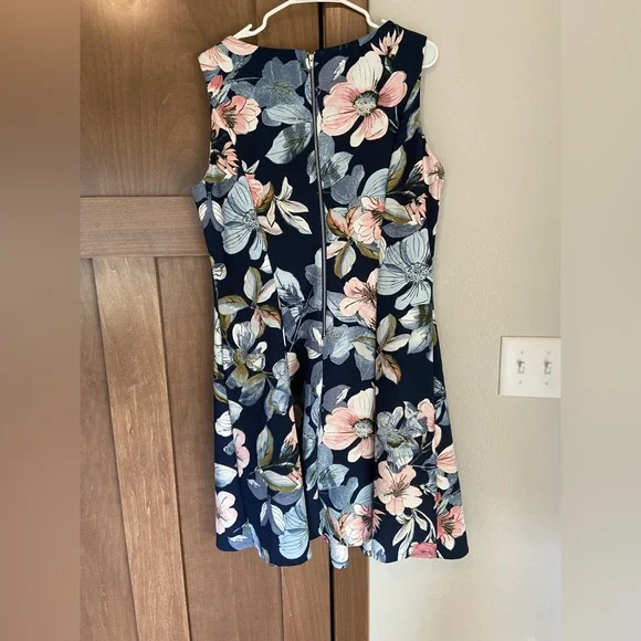 Liz Claiborne Sleeveless Floral Pleated Fit & Flare Dress Size 16 - Picture 2 of 5